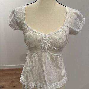 Chic White Buttoned Blouse